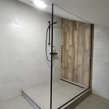 Pokoj S Privatni Koupelnou A Krasnym Vyhledem V Podkrovi Chrudim Exterior photo